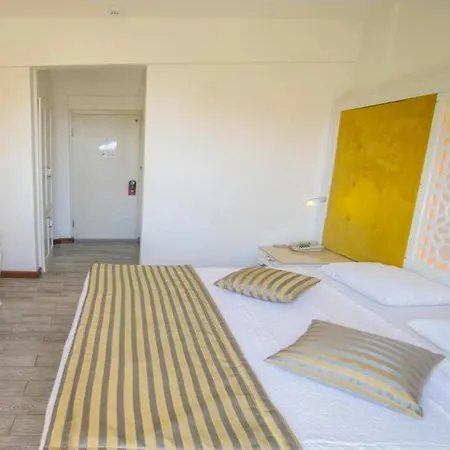 阿拉木图泻湖海滩酒店 3*